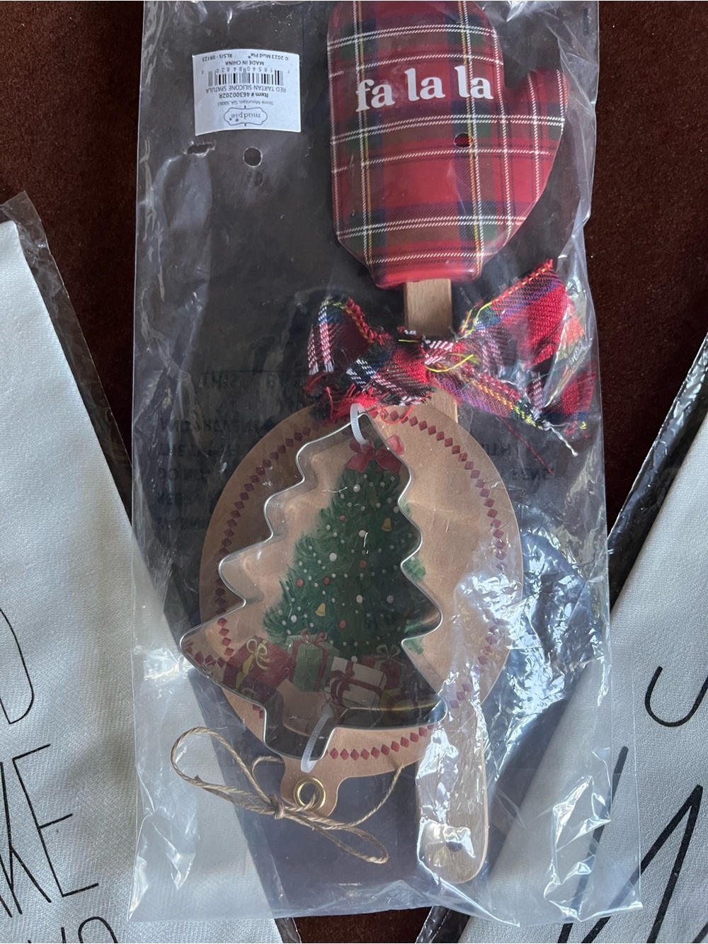 Mud Pie Bundle 2 White Tea Towels, Plaid Spatula Tree Cookie Cutter NWT